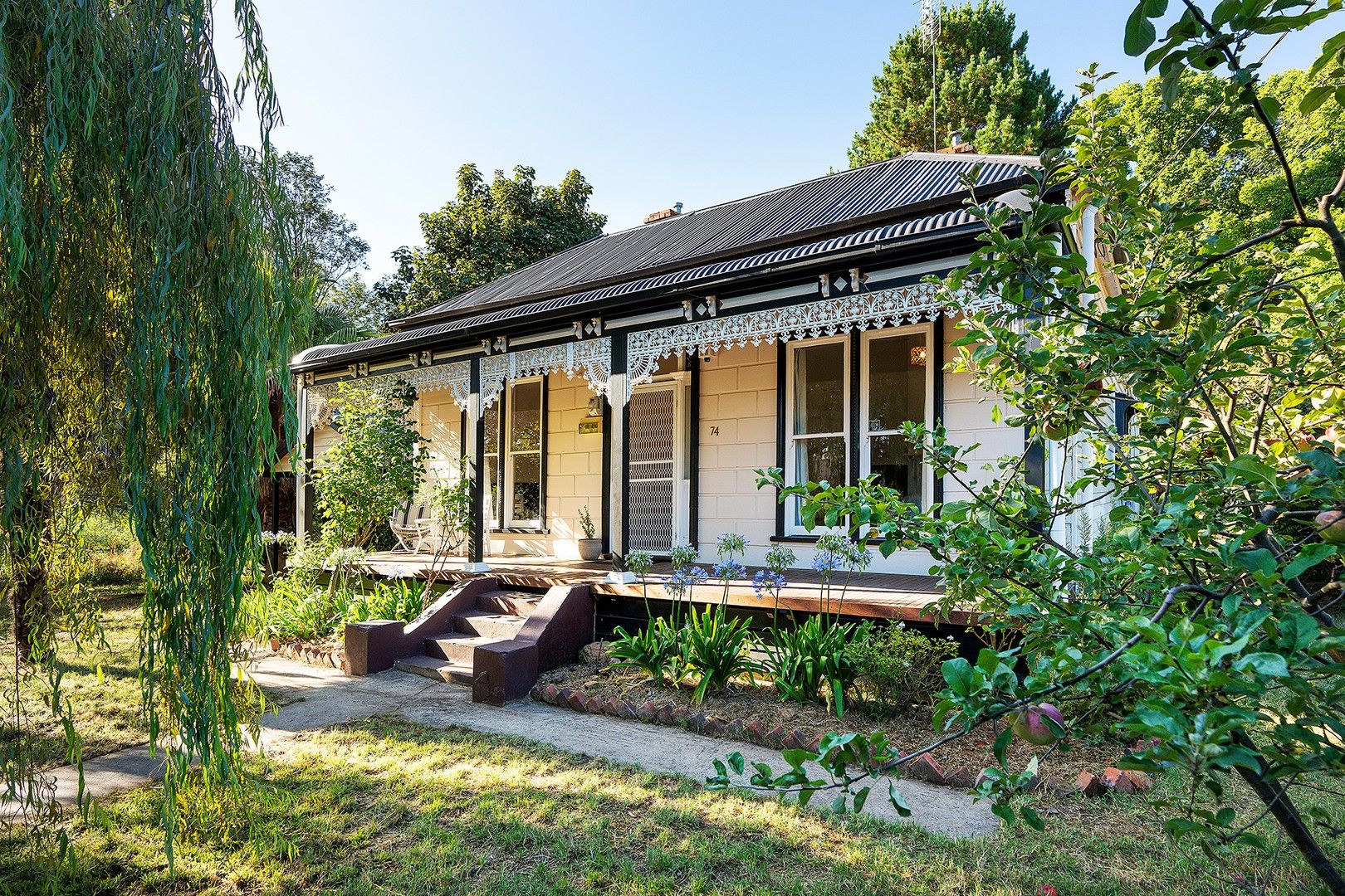 4 bedrooms House in 74 Gingell Street CASTLEMAINE VIC, 3450