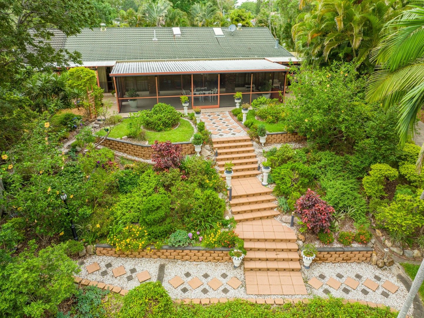 6 bedrooms House in 124 Bray Road LAWNTON QLD, 4501