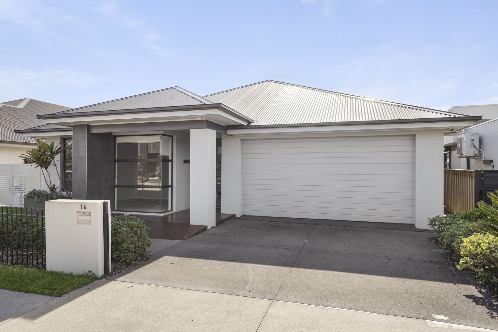 4 bedrooms House in 16 Webber Loop ORAN PARK NSW, 2570
