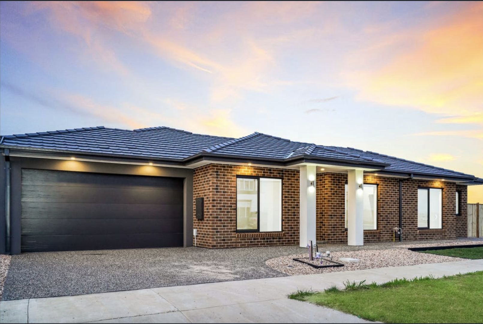 5 bedrooms House in 2 Tartan Drive CLYDE NORTH VIC, 3978