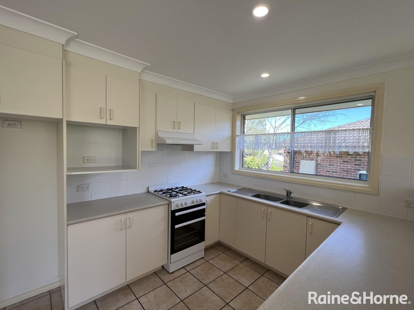 2a Coombes Place, Orange NSW 2800 House For Rent 480 Domain