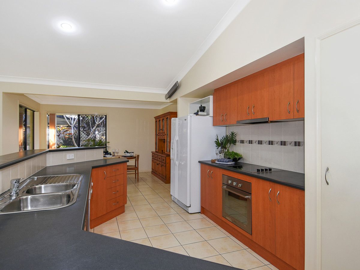 5 Peckham Court, Pacific Pines QLD 4211, Image 2