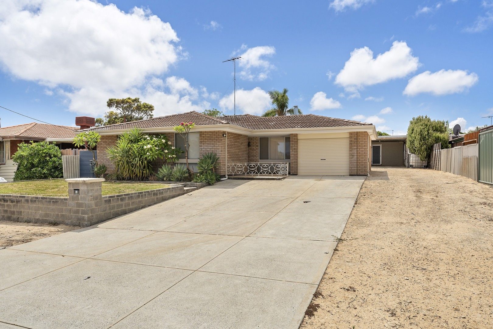4 bedrooms House in 13 Jurrell Street MANDURAH WA, 6210