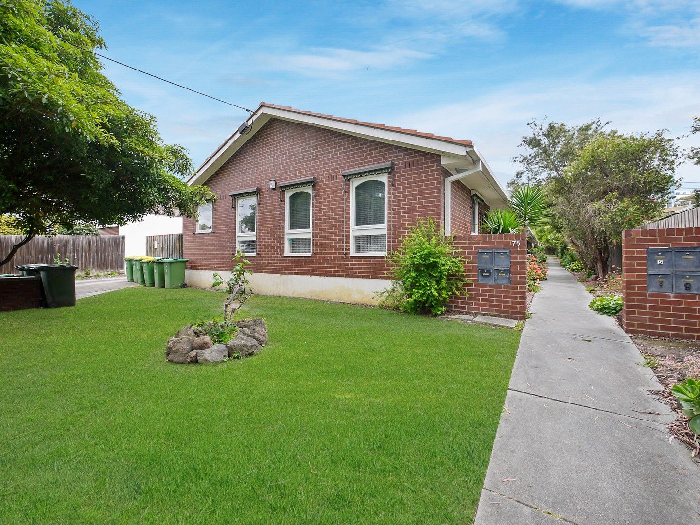 2 bedrooms Apartment / Unit / Flat in 1/75 Hawdon Street HEIDELBERG VIC, 3084