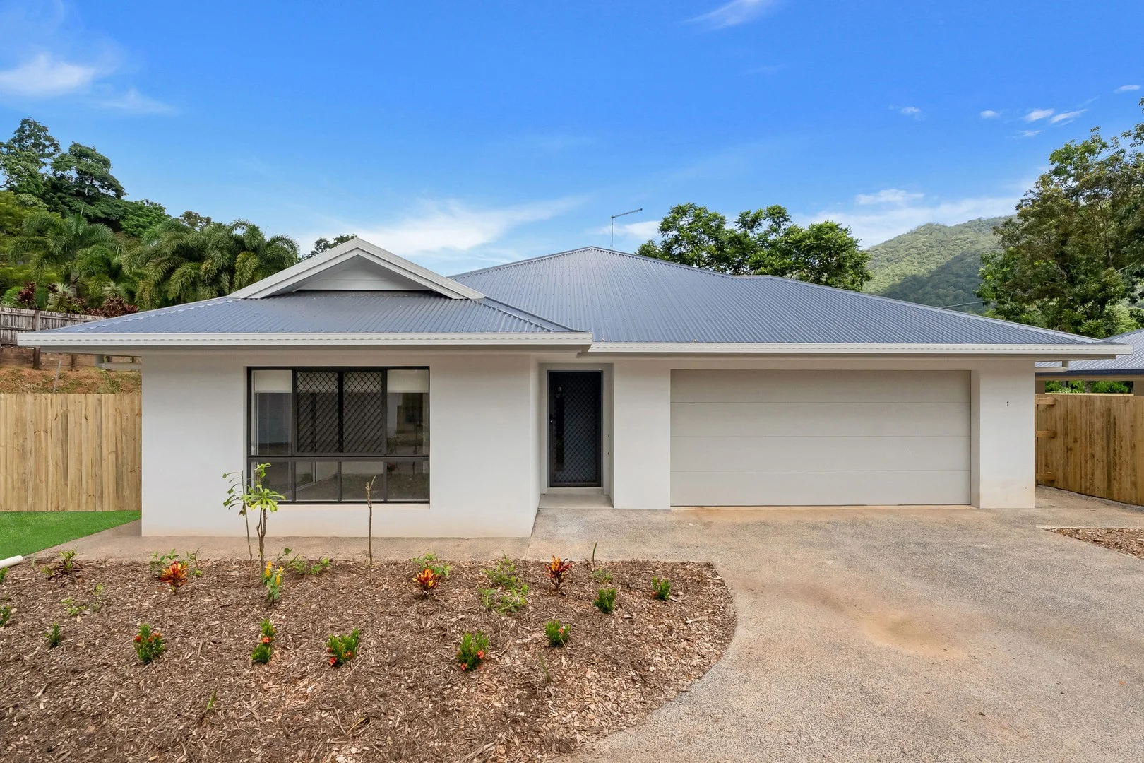 1/4 Xavier Herbert Drive Drive, Redlynch QLD 4870