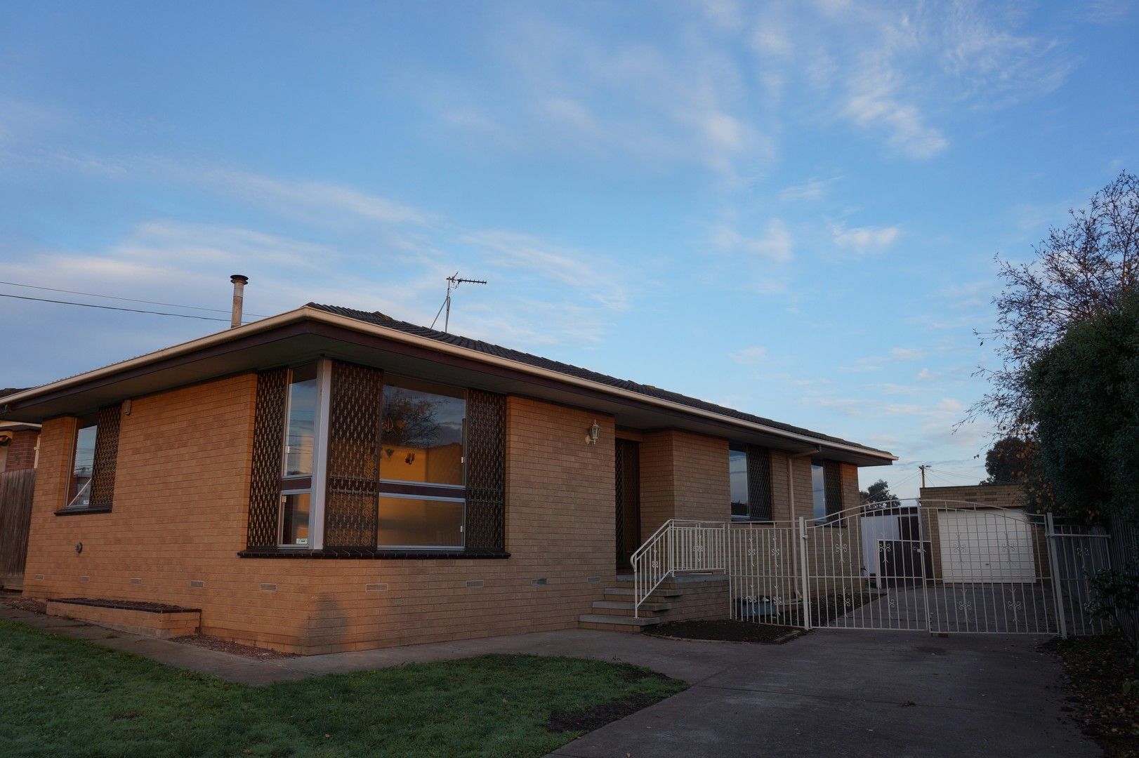 3 bedrooms House in 90 Burdoo Drive GROVEDALE VIC, 3216