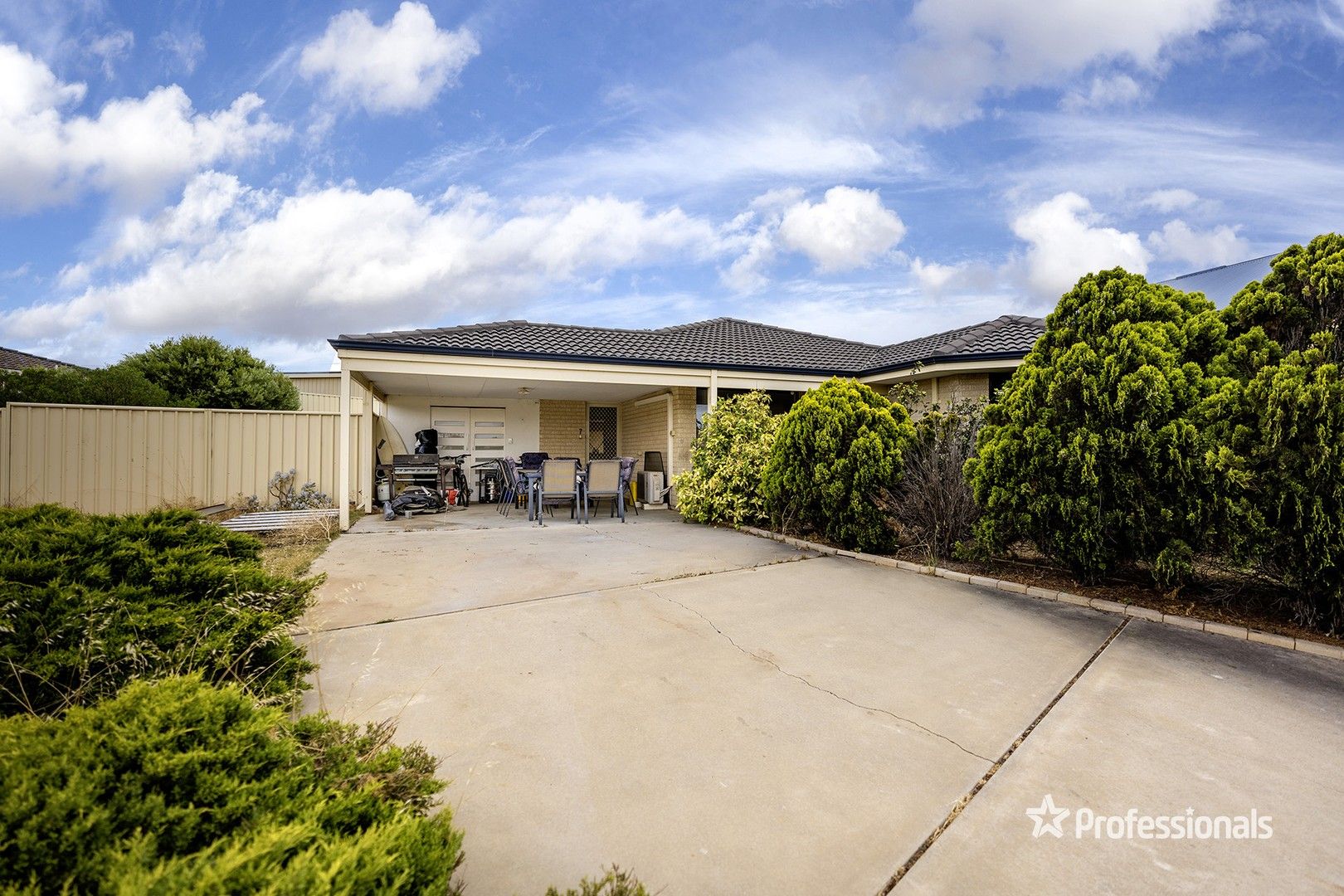 4 bedrooms House in 7 Paula Maslen Place MOUNT TARCOOLA WA, 6530