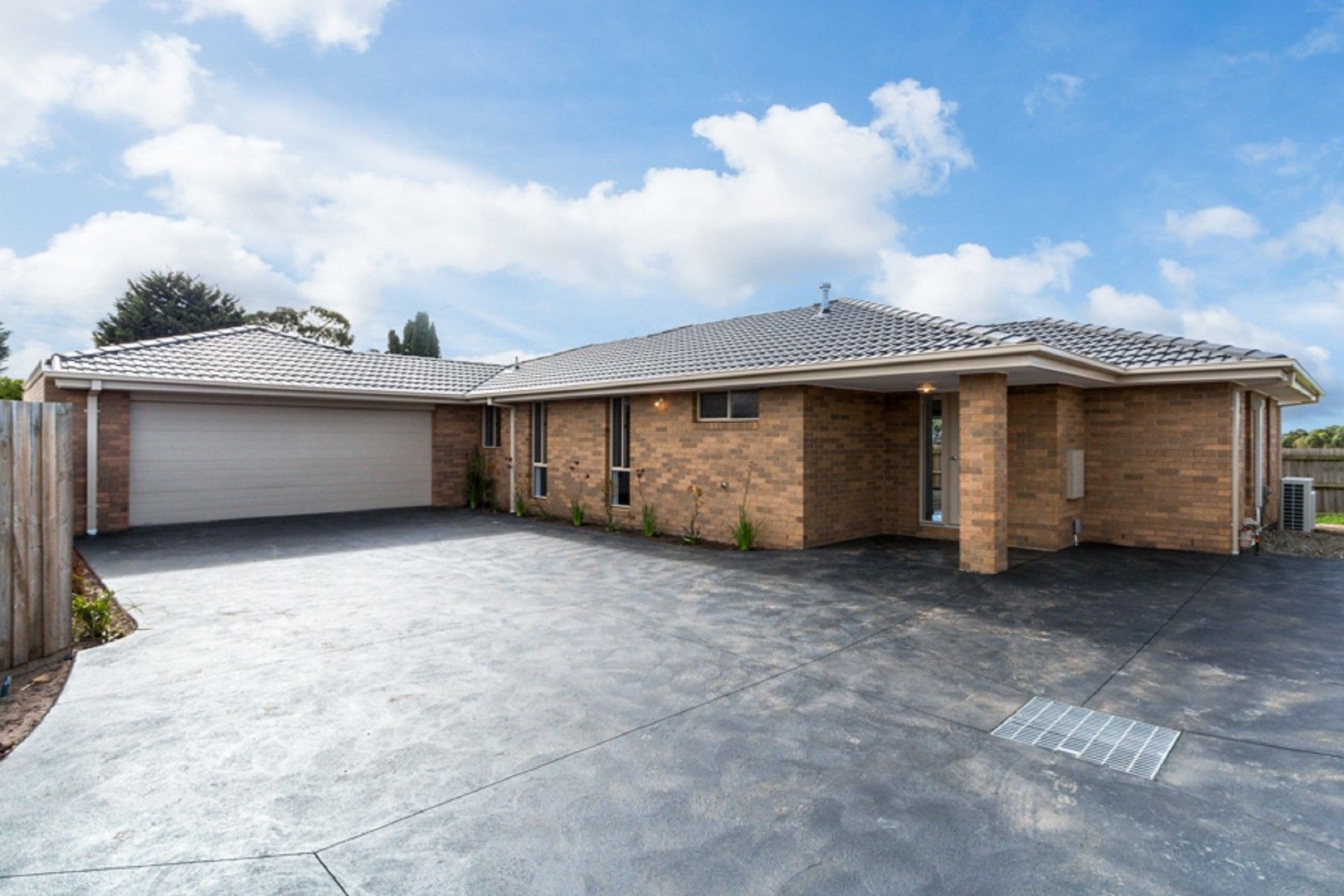 3 bedrooms Apartment / Unit / Flat in 13A Fenfield Street CRANBOURNE VIC, 3977