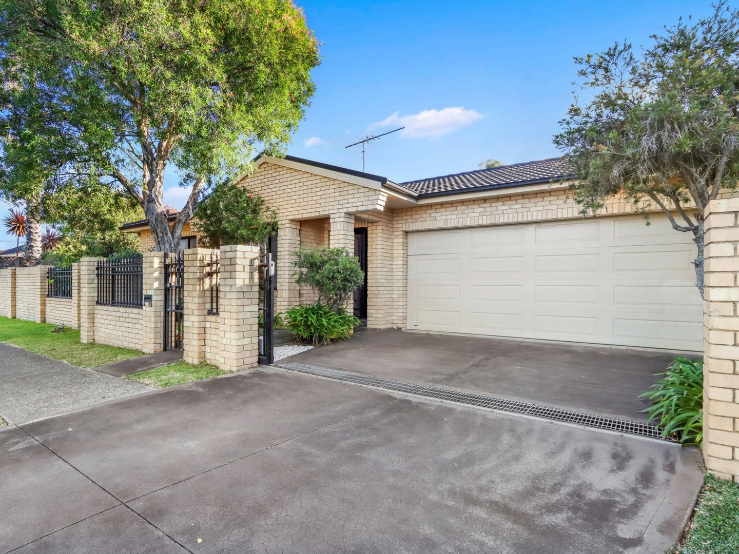 3 bedrooms House in 1/274 President Avenue GYMEA NSW, 2227