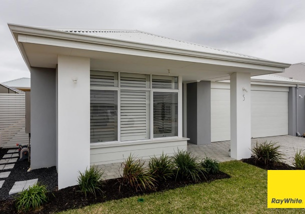 5 Manila Road, Clarkson WA 6030