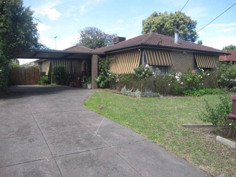 4 bedrooms House in 18 Harcourt Crescent GLADSTONE PARK VIC, 3043