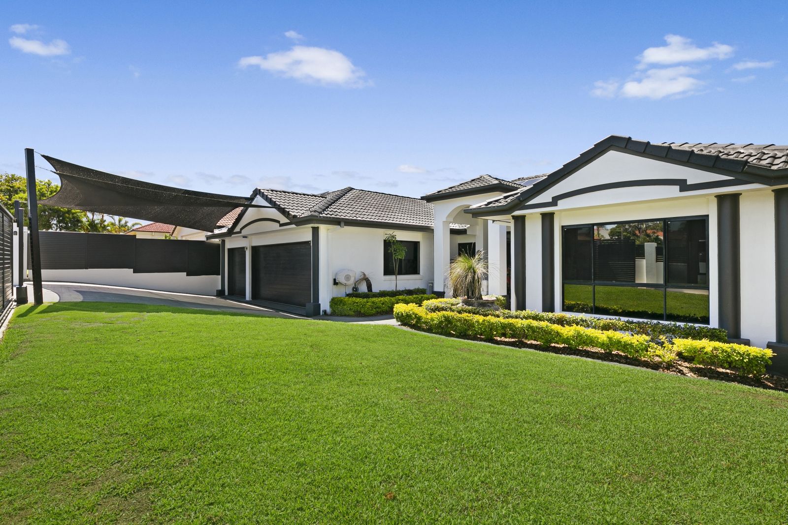 10 Nottinghill Gate Drive, Arundel QLD 4214, Image 1