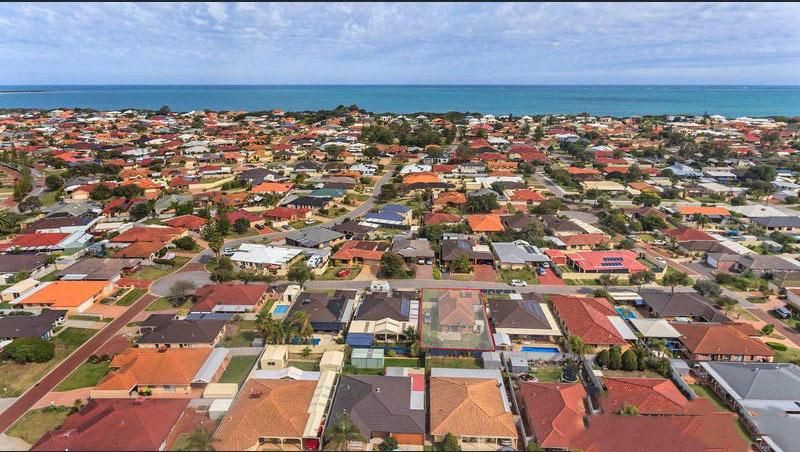 3 bedrooms House in 10 Wirrah Way WARNBRO WA, 6169