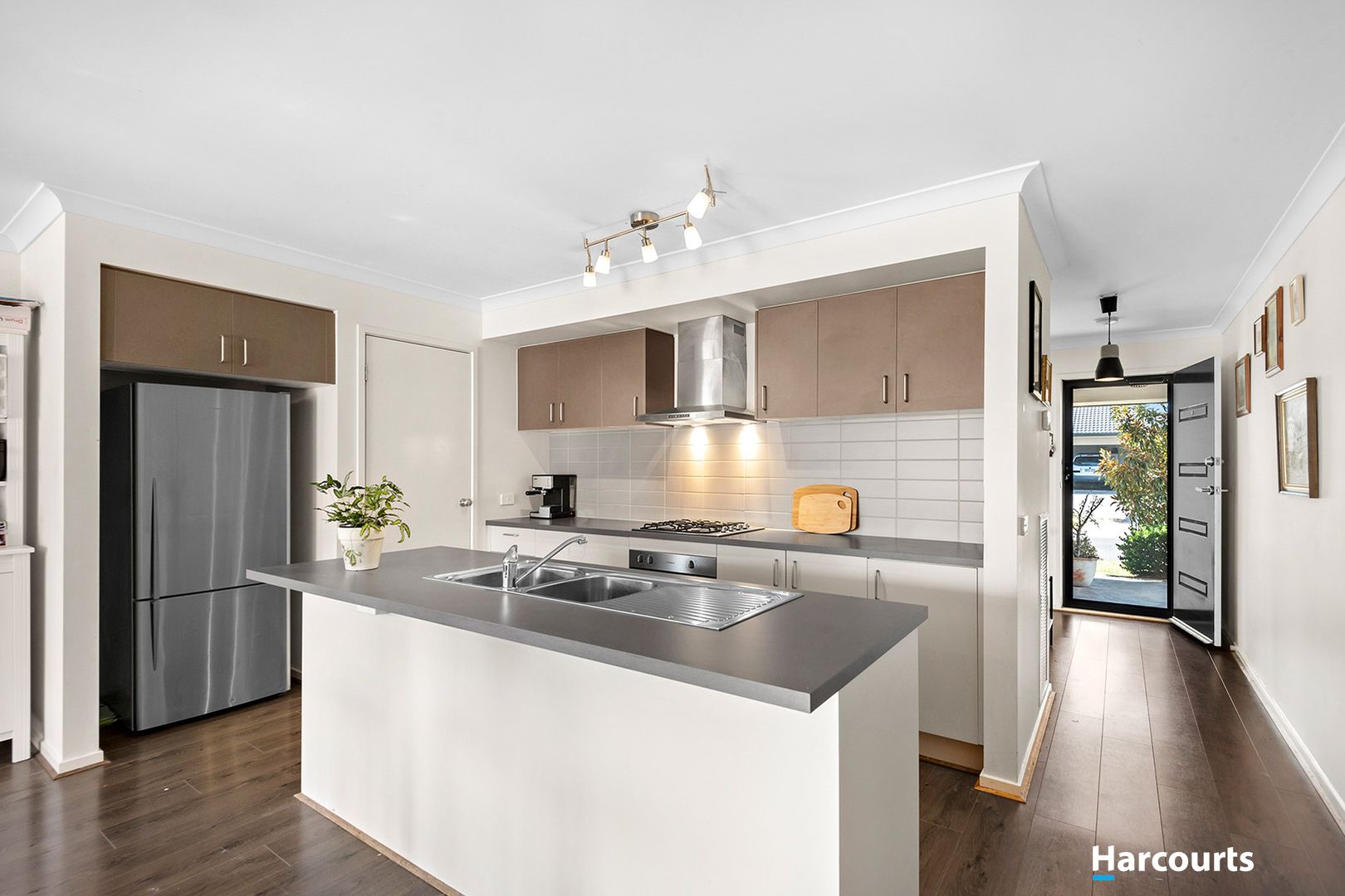 Sold 14 Trainers Way, Clyde North VIC 3978 on 28 Mar 2023 2018397080 Domain