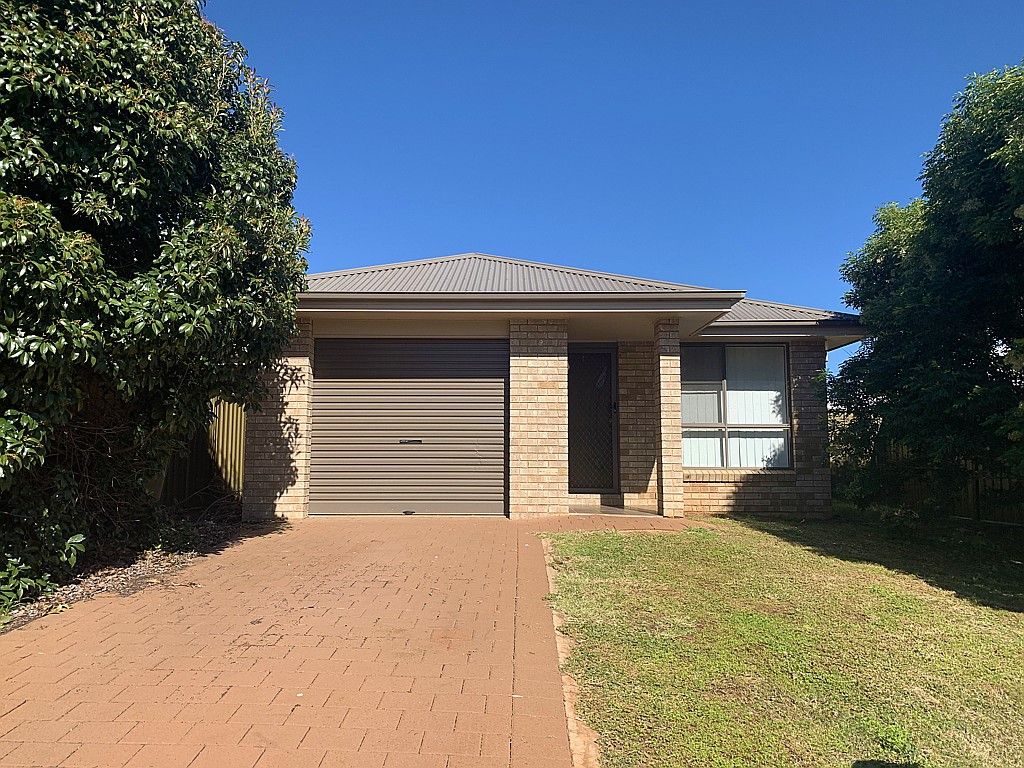 4 bedrooms Duplex in 3B Thornett Place DUBBO NSW, 2830