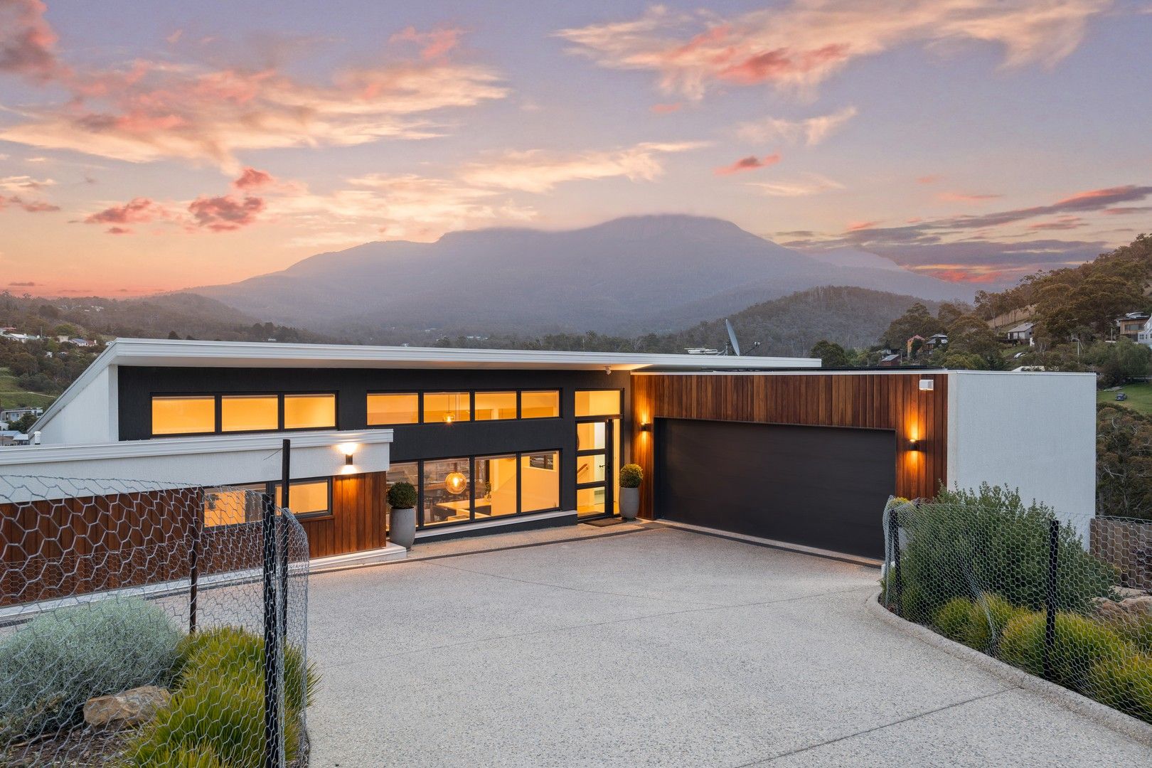 5 bedrooms House in 24 Stevens Farm Drive WEST HOBART TAS, 7000