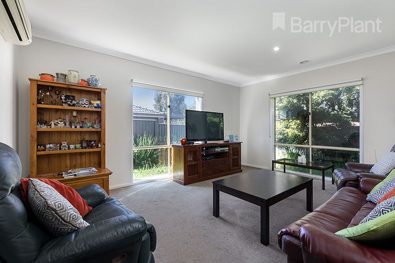 24 Merrowland Avenue, Cranbourne North VIC 3977, Image 2