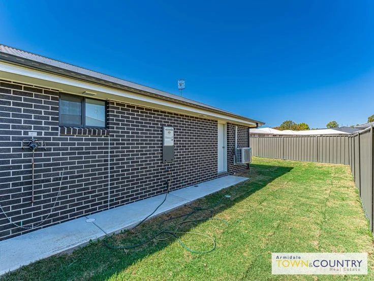 Additional image 10 of 2/17 Sunrise Crescent, Armidale NSW 2350