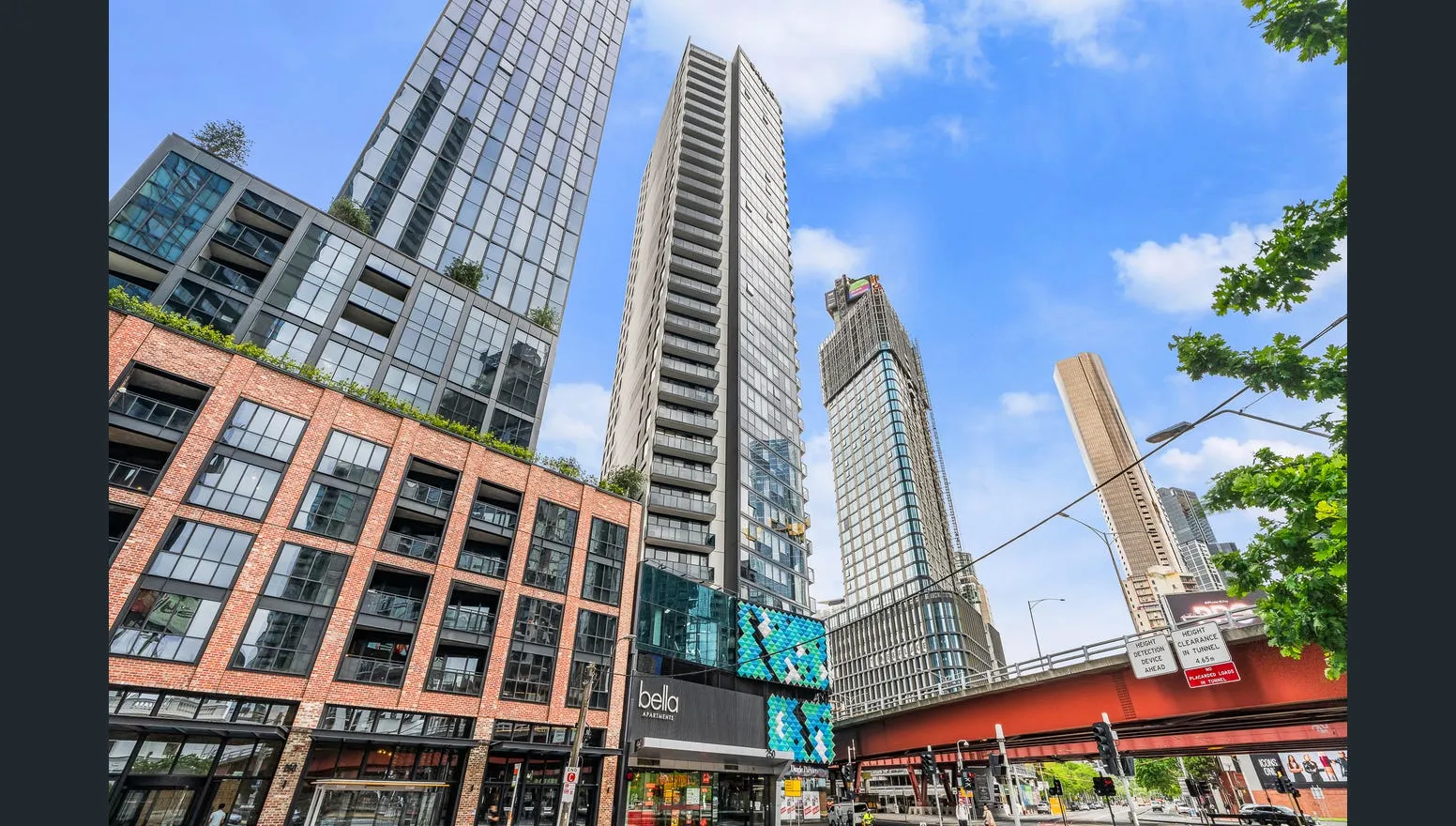 L 18 Southbank Apartment 