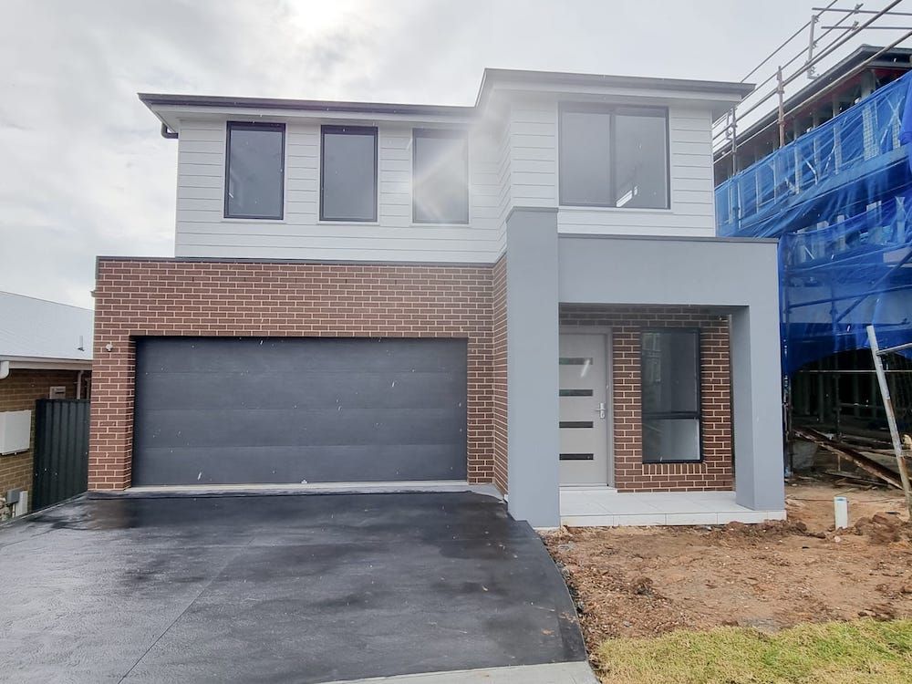 5 bedrooms House in 11 Leatherwood Avenue LEPPINGTON NSW, 2179