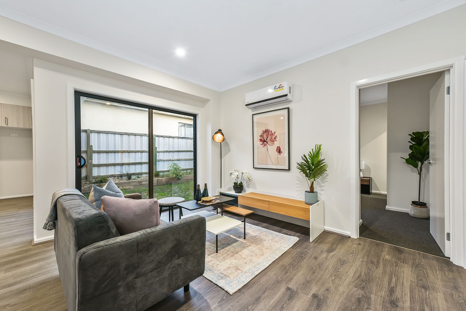 2/10 Black Street, Oakleigh East VIC 3166, Image 2