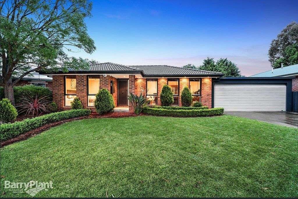 3 bedrooms House in 13 Mountain Heath Walk CROYDON SOUTH VIC, 3136