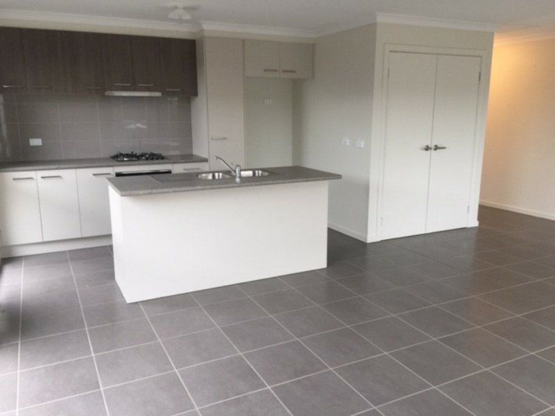 3 bedrooms Apartment / Unit / Flat in 14/38 Corkwood Crescent WALLAN VIC, 3756