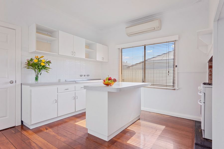 3 bedrooms House in 6 Wisbey Street CAREY PARK WA, 6230