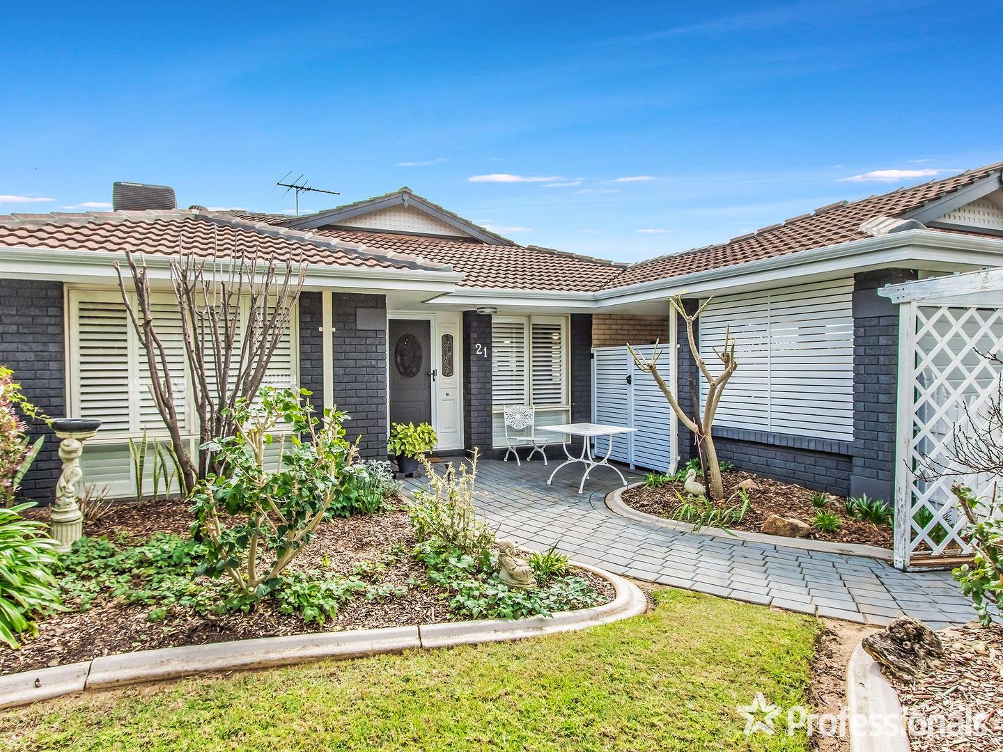 21 Elanora Drive, Cooloongup WA 6168, Image 2