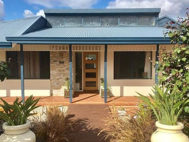 4 bedrooms House in 31 Slee Place WITHERS WA, 6230