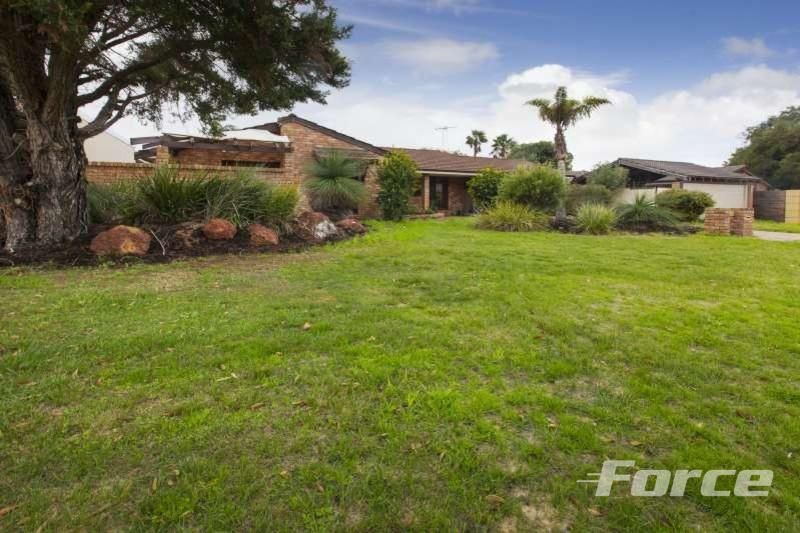 4 bedrooms House in 17 Wimbledon Drive KINGSLEY WA, 6026