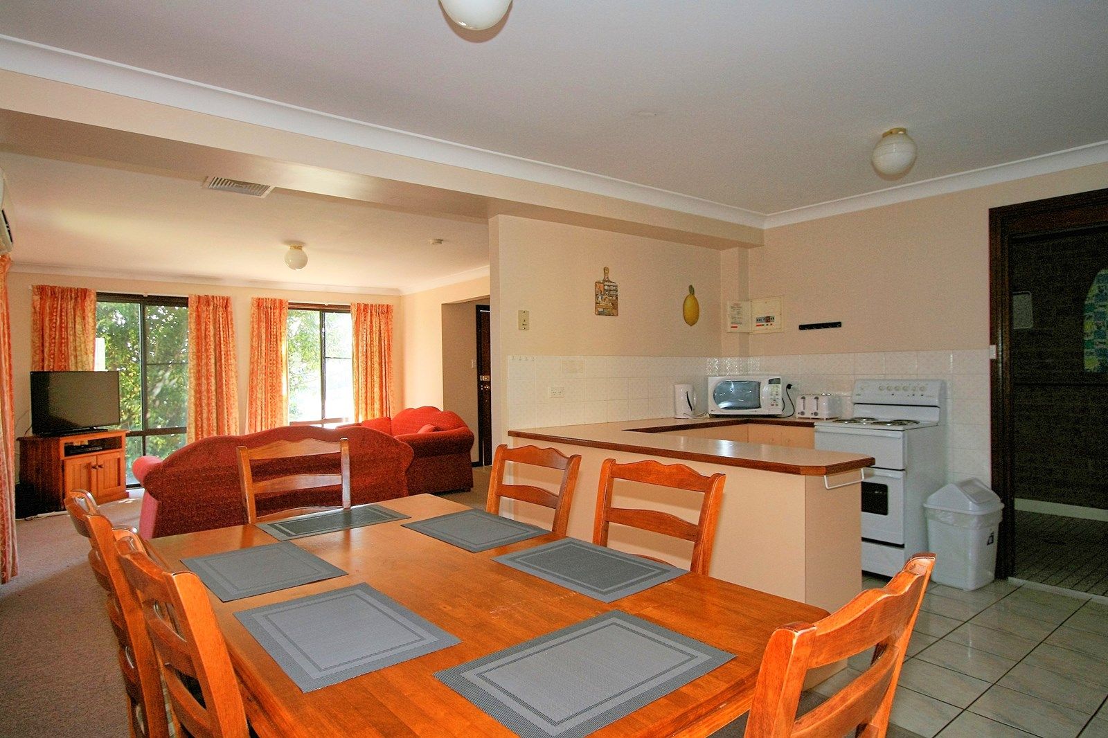 Unit 4/129 Gippsland St, Jindabyne NSW 2627, Image 2