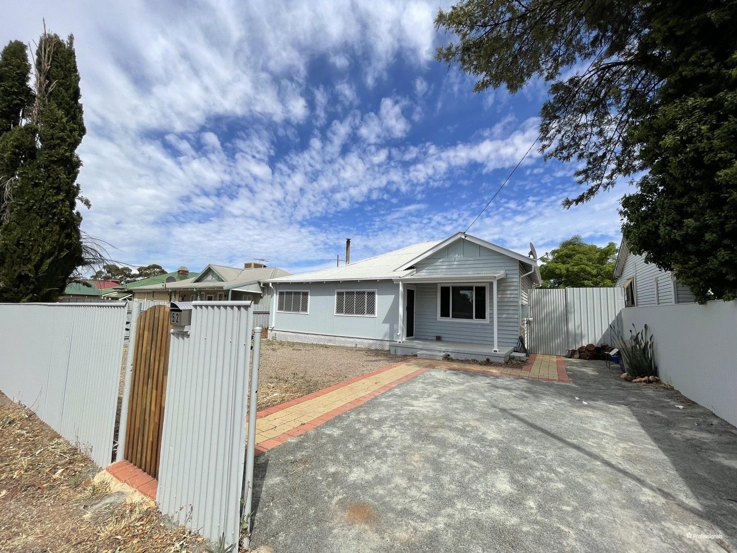 4 bedrooms House in 52 Ward Street LAMINGTON WA, 6430