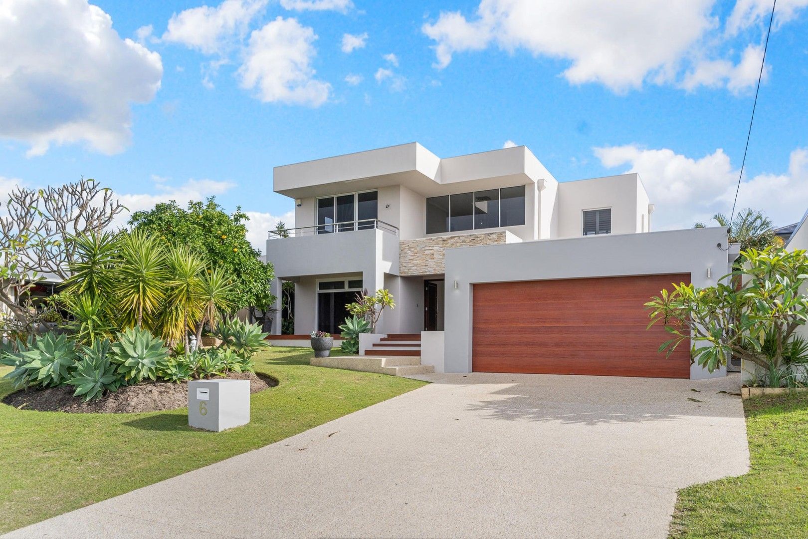 5 bedrooms House in 6 Rochester Way DIANELLA WA, 6059