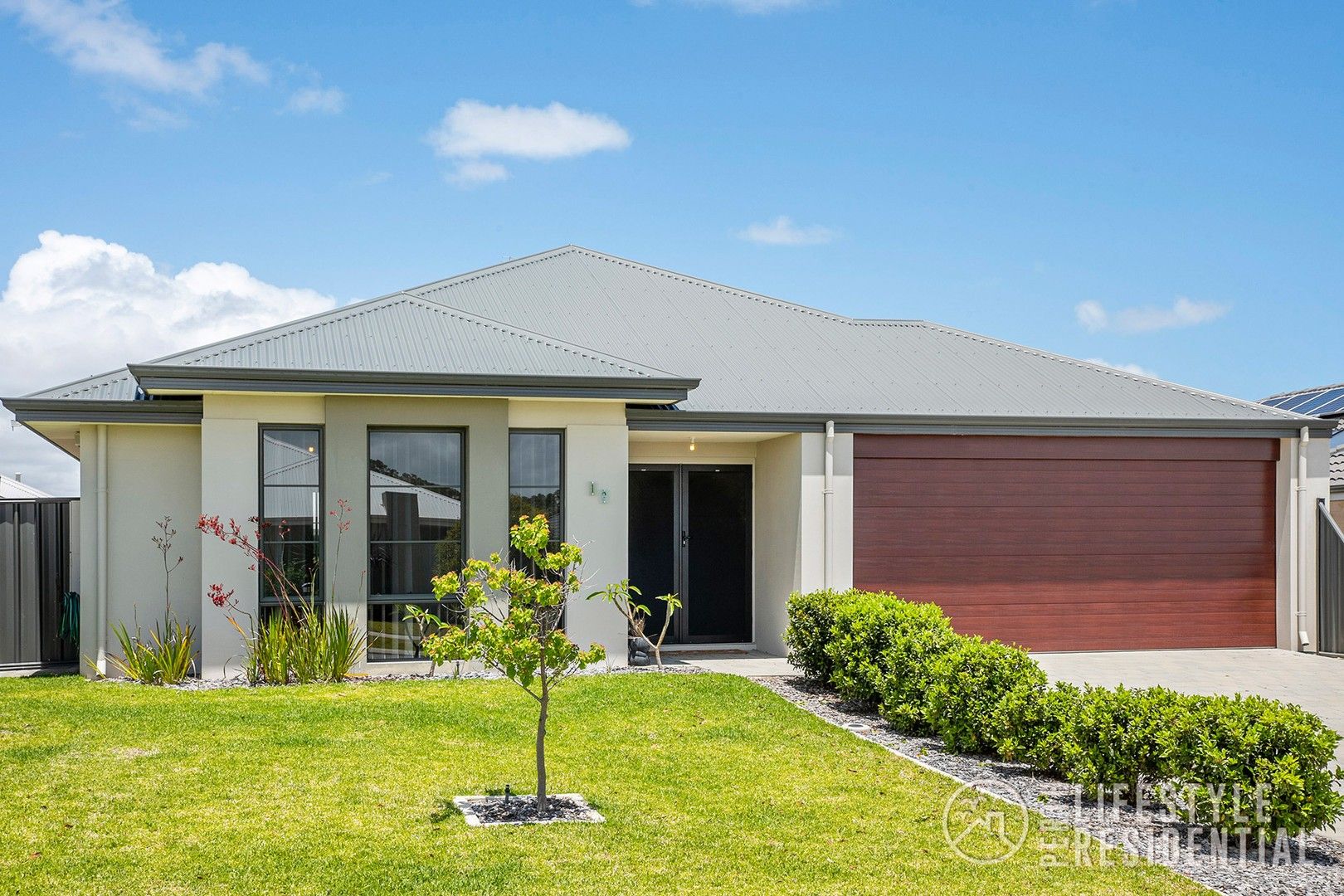 4 bedrooms House in 12 Brassie Terrace YANCHEP WA, 6035