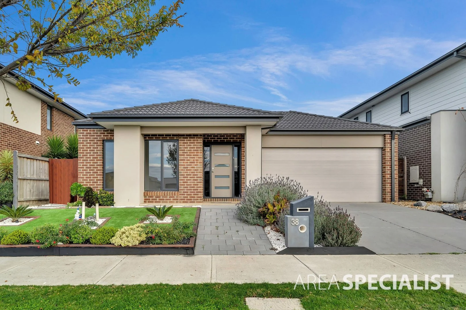 38 Deoro Parade, Clyde North VIC 3978