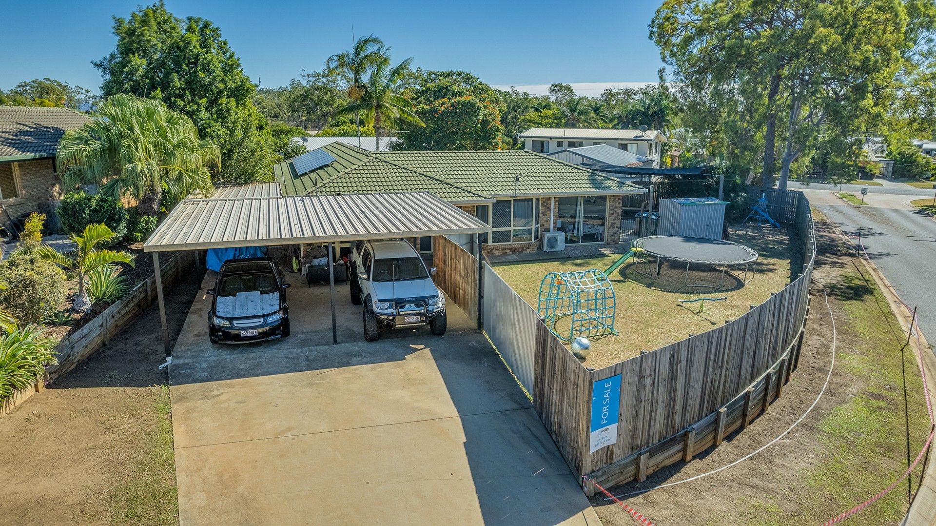 4 Rosslyn Close, Clinton QLD 4680, Image 0
