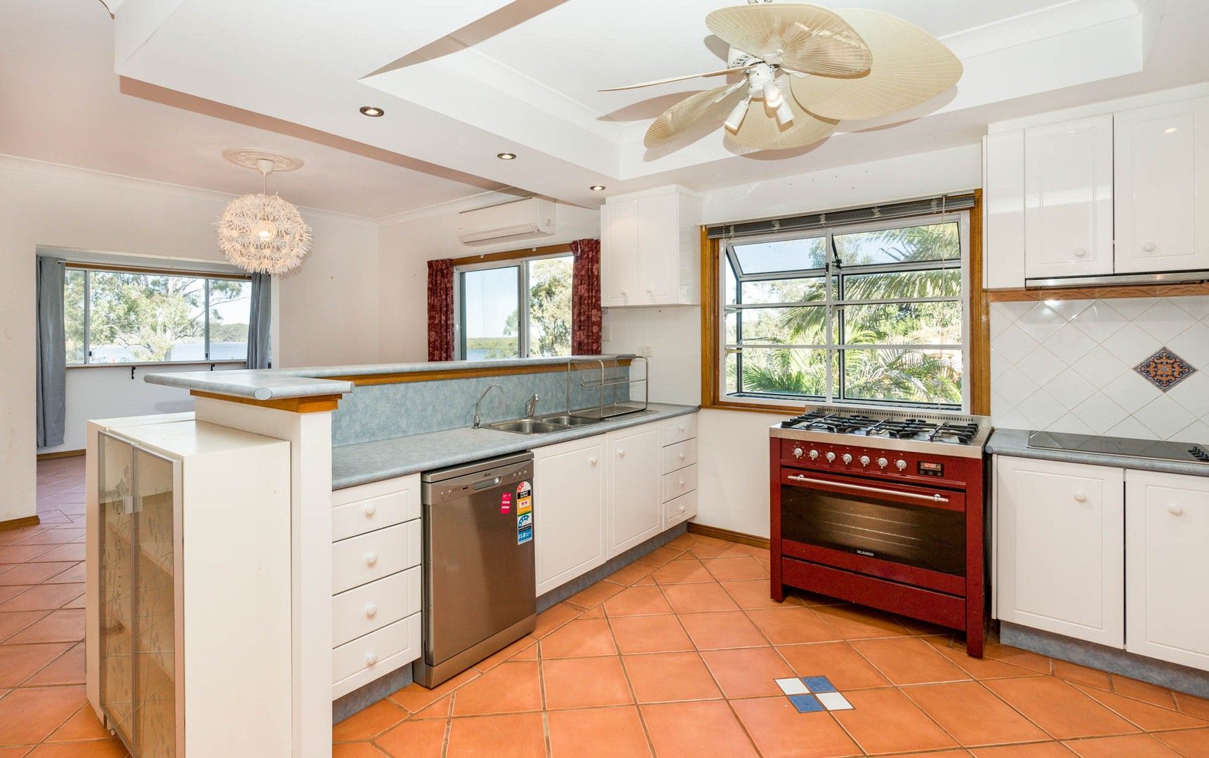 2 bedrooms House in 74 Crescent Drive RUSSELL ISLAND QLD, 4184