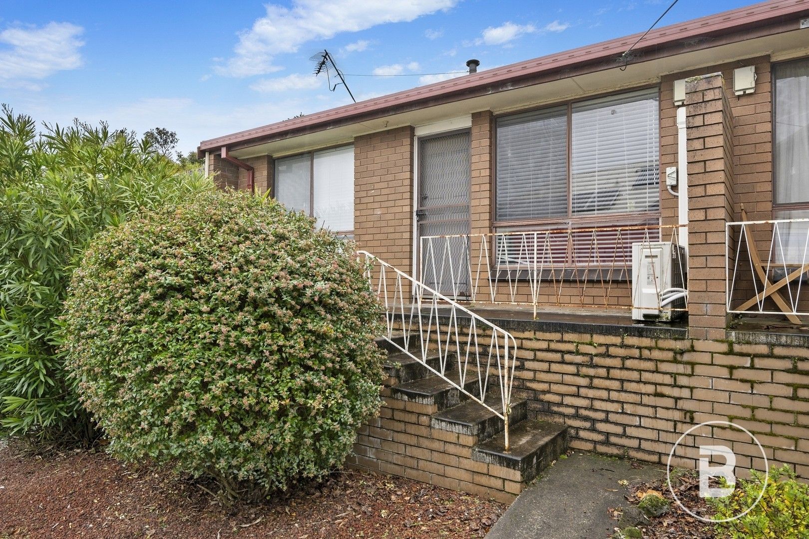 2/619 Neill Street, Soldiers Hill VIC 3350, Image 0