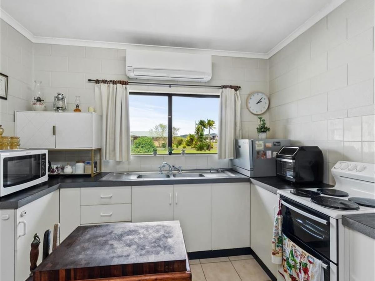 1/54 Flying Fish Pt Rd, Innisfail Estate QLD 4860 Apartment For Rent