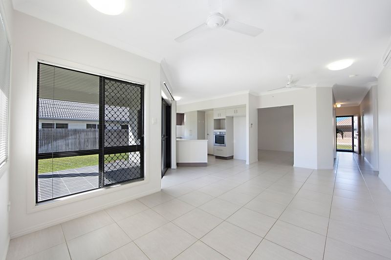 11 Ningaloo Crescent, BURDELL QLD 4818, Image 2