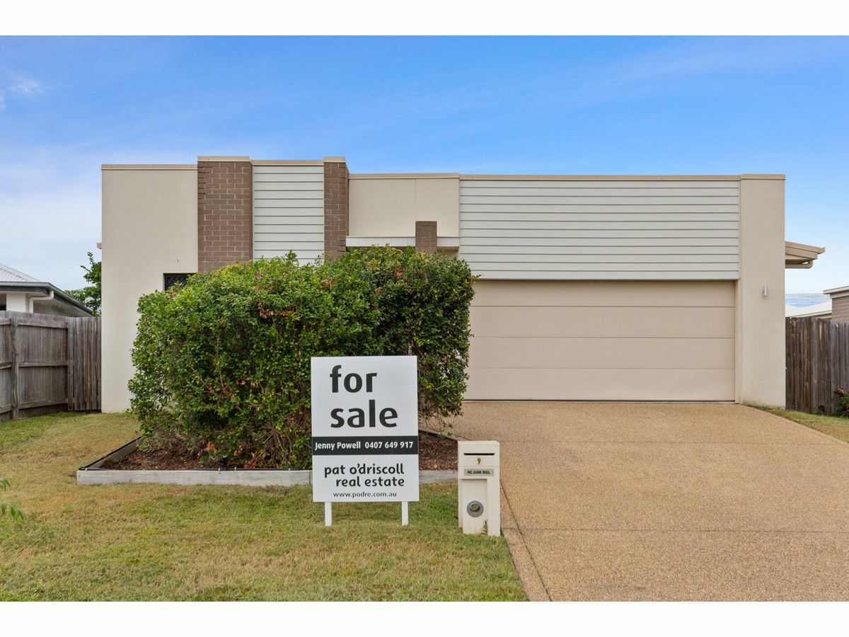 4 bedrooms House in 9 Varsity Crescent NORMAN GARDENS QLD, 4701