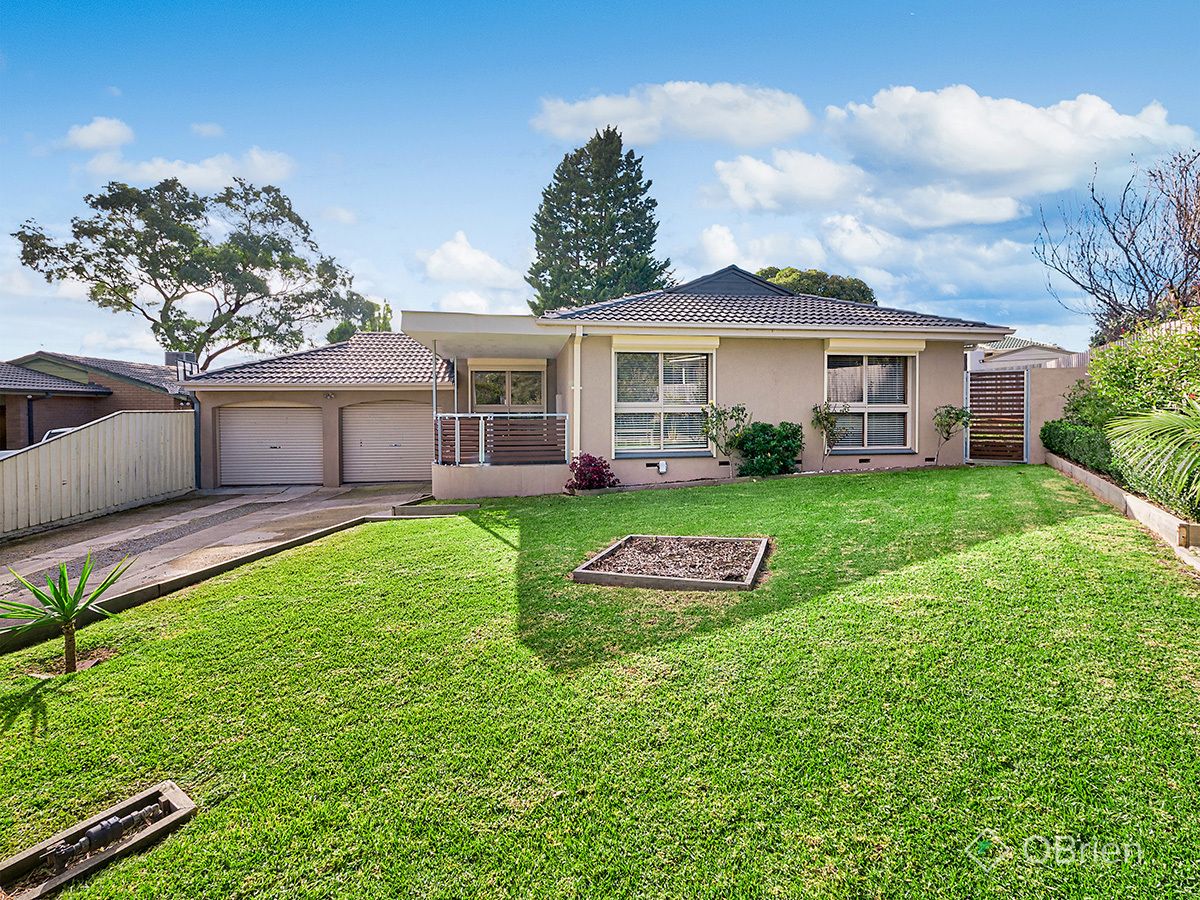 3 bedrooms House in 4 Chester Court ENDEAVOUR HILLS VIC, 3802