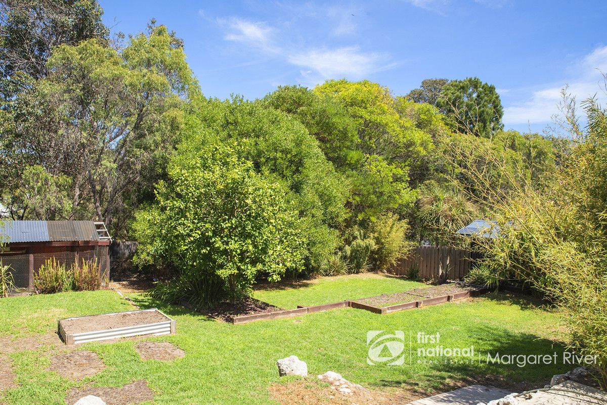 4 Bottlebrush Drive, Margaret River WA 6285, Image 2