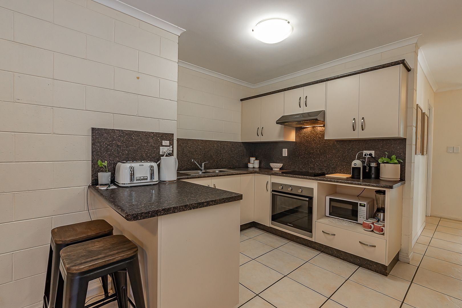 2/7 Warburton Street, North Ward QLD 4810, Image 1