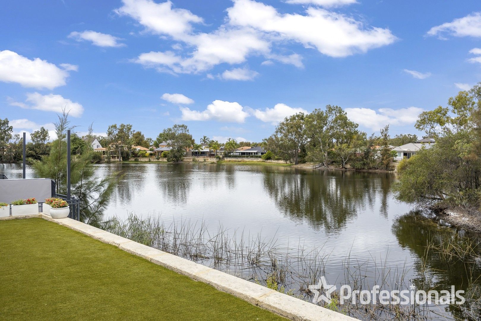 8A Lakeshore Close, Ballajura WA 6066, Image 0