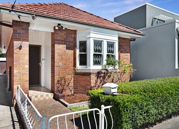 16 Cameron Street, Hamilton NSW 2303