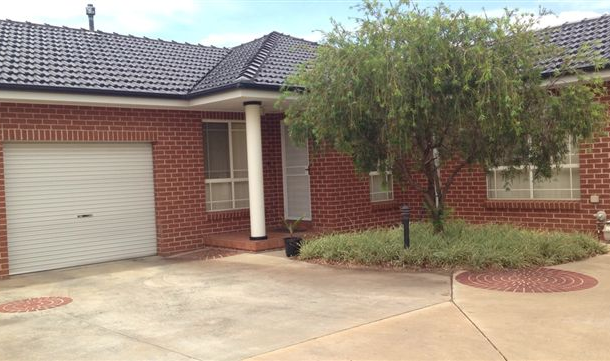 2/5 Belford Road, Griffith NSW 2680