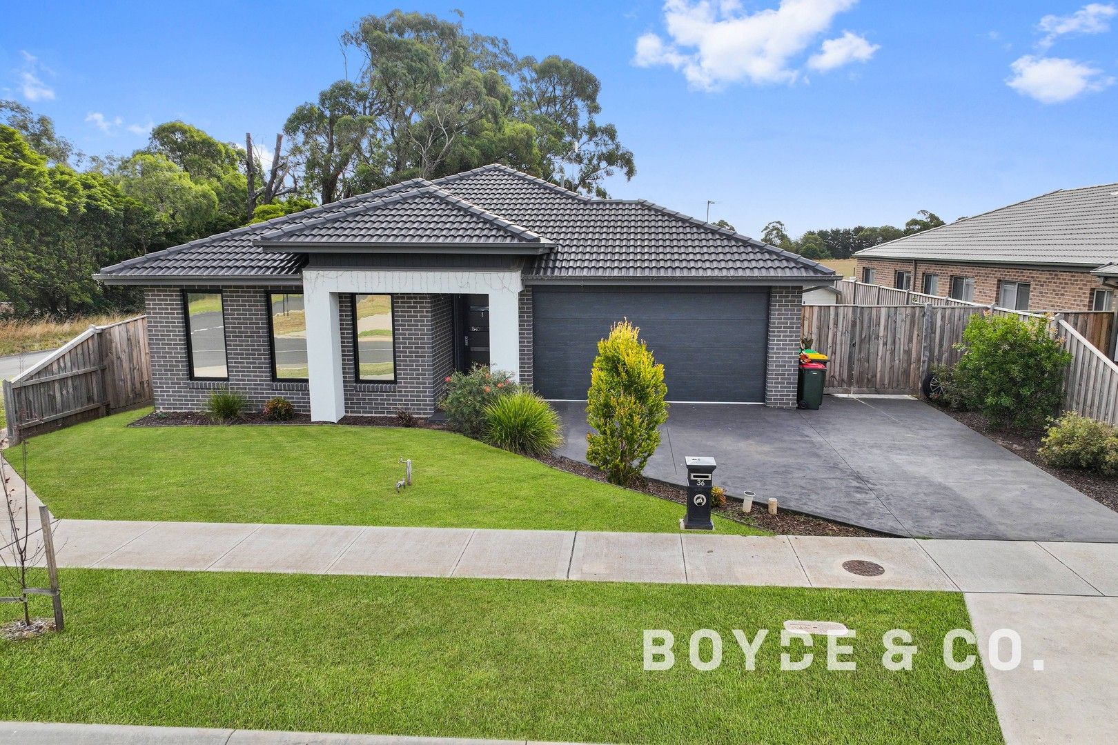 4 bedrooms House in 36 Byron Drive DROUIN VIC, 3818