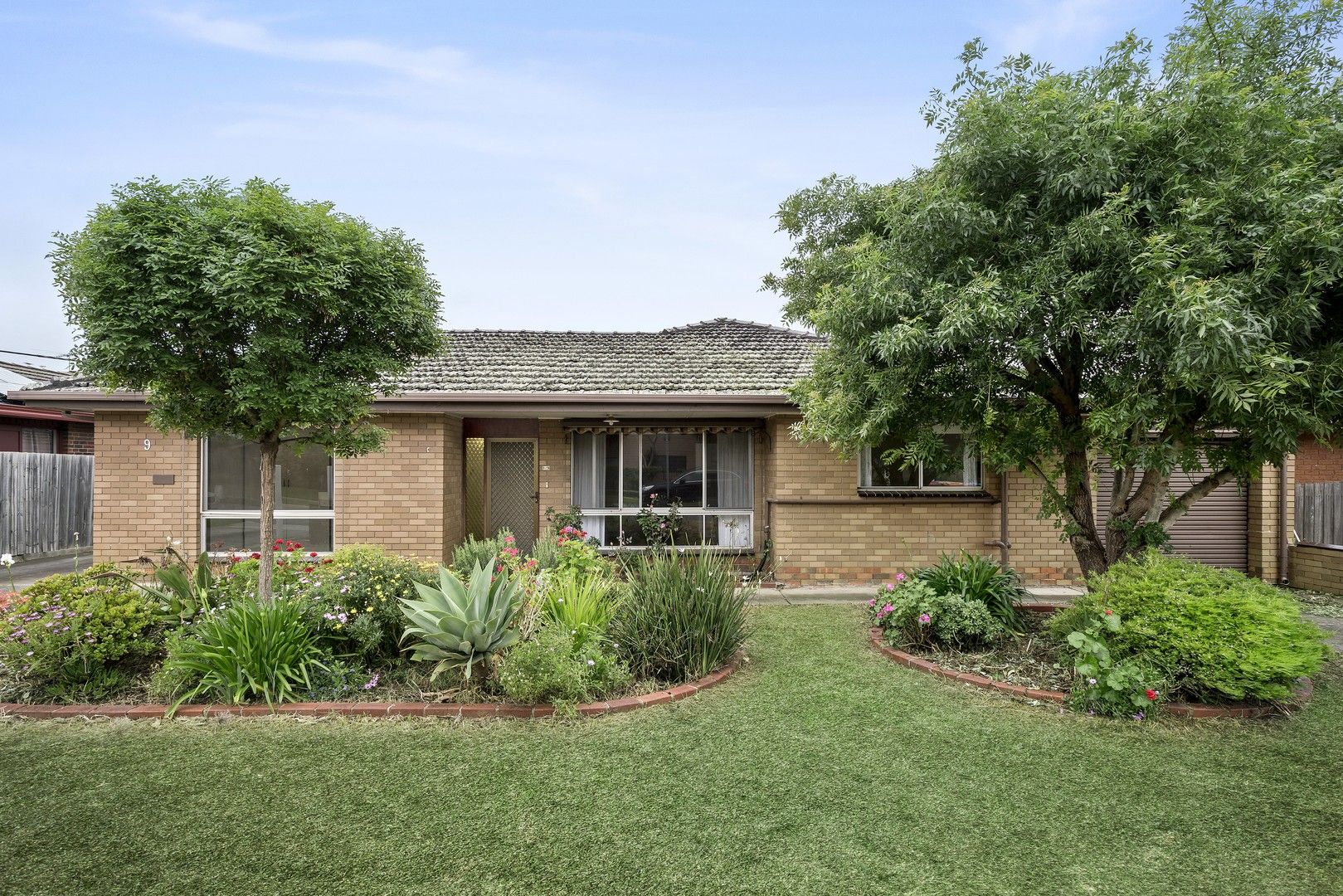 3 bedrooms House in 1/9 Dewan Avenue WERRIBEE VIC, 3030